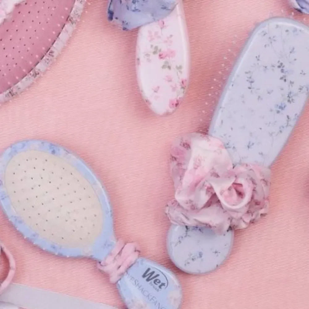 Love Shack Fancy  Paddle Mini Detangler Hair Brush - Everblooming Rosettes